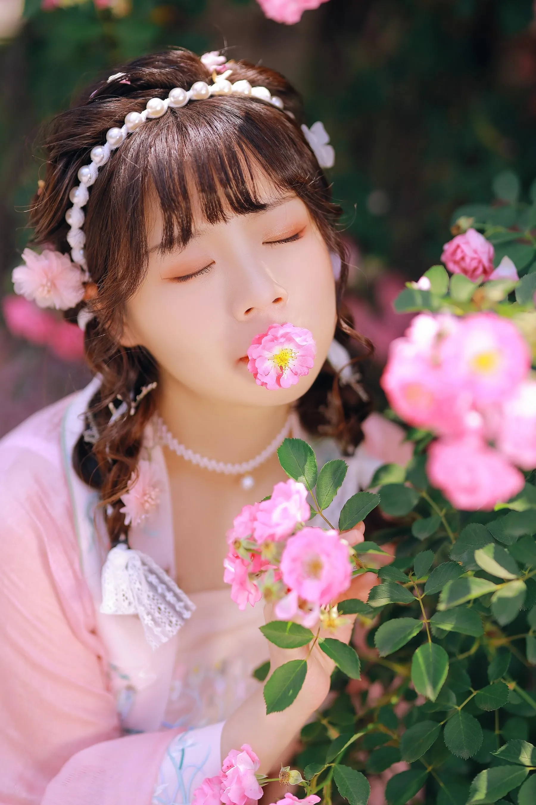 [YITUYU艺图语]2022.08.20 吻花香 Suky喜欢软绵绵毛茸茸的团子 [26P]插图5